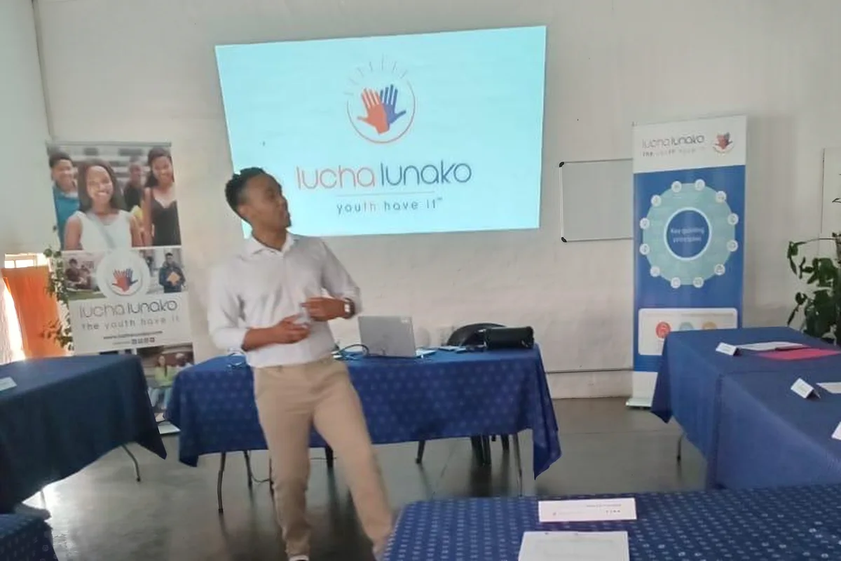 Tefo Pule facilitating a Lucha Lunako financial education session